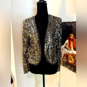 Stunning statement piece, limited edition from A&F. Perfect condition. Worn 1x.